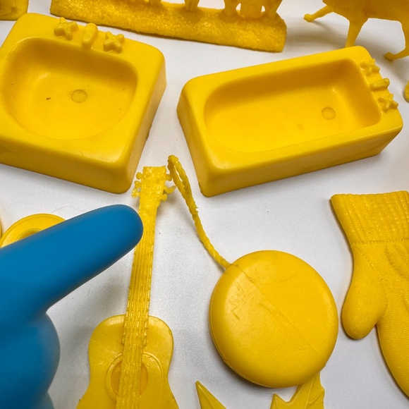 Houghton Mifflin Getting Ready To Read Toys Yellow Vintage Lot of 53 - Picture 12 of 15